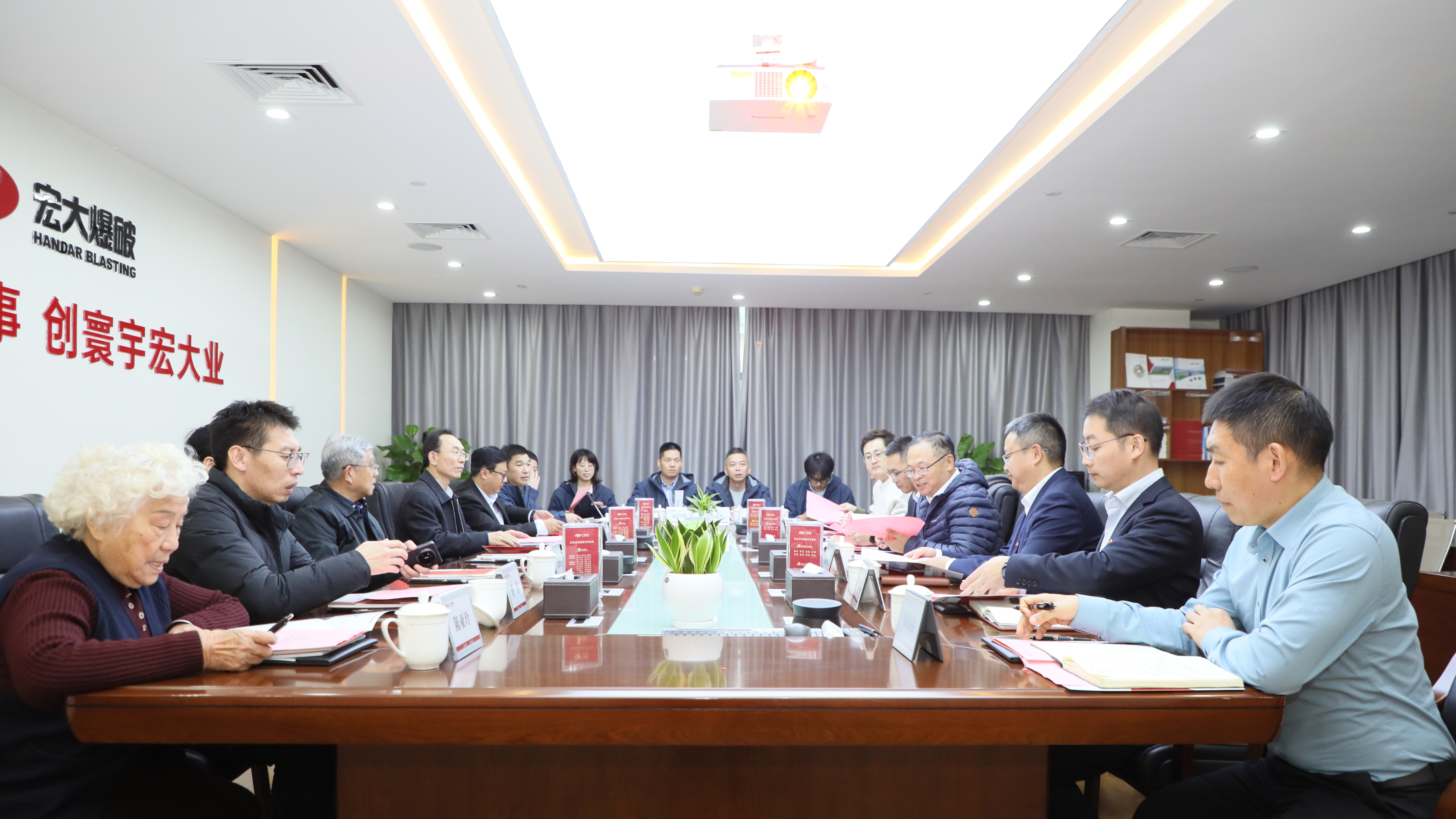 中国地质大学（北京）及广东校友会到访宏大爆破交流